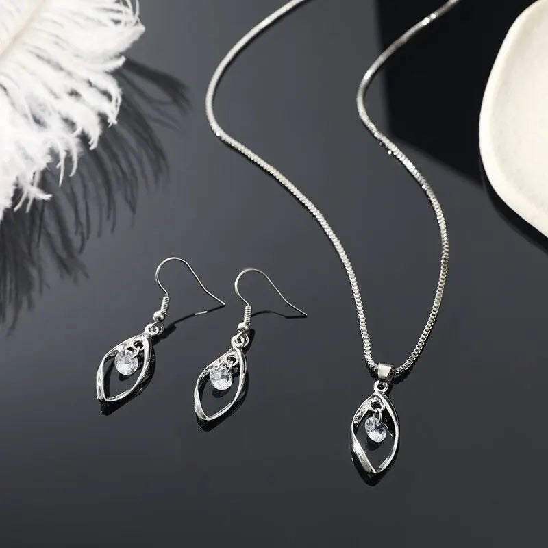 3pcs Necklace Earrings Set Ladies Cold-color Wind Twisted Glass Diamond With Venice Chain Imitation White Gold-color Jewelry.