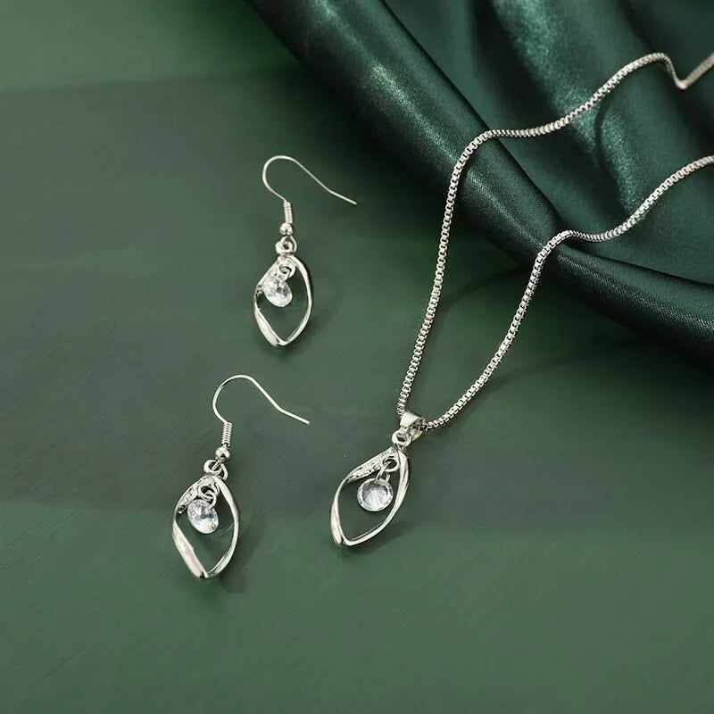 3pcs Necklace Earrings Set Ladies Cold-color Wind Twisted Glass Diamond With Venice Chain Imitation White Gold-color Jewelry.